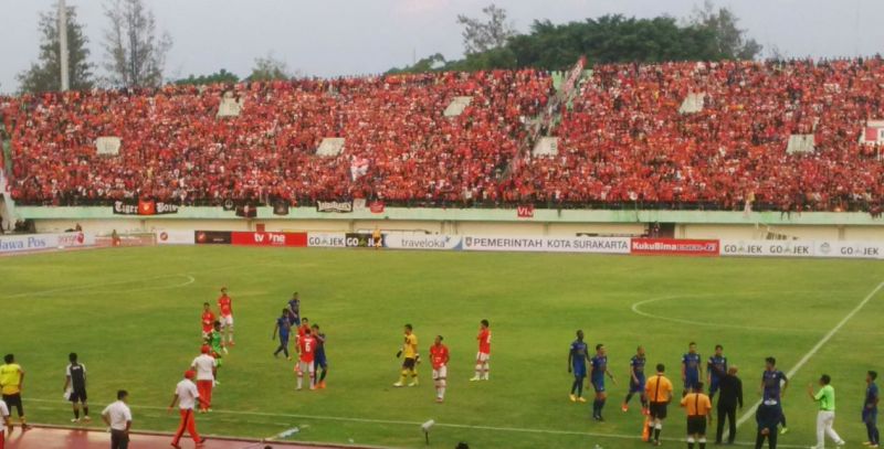 hasil pertandingan persija vs persib diwarnai kontroversi macan kemayoran raih 3 poin OXgkdny4su